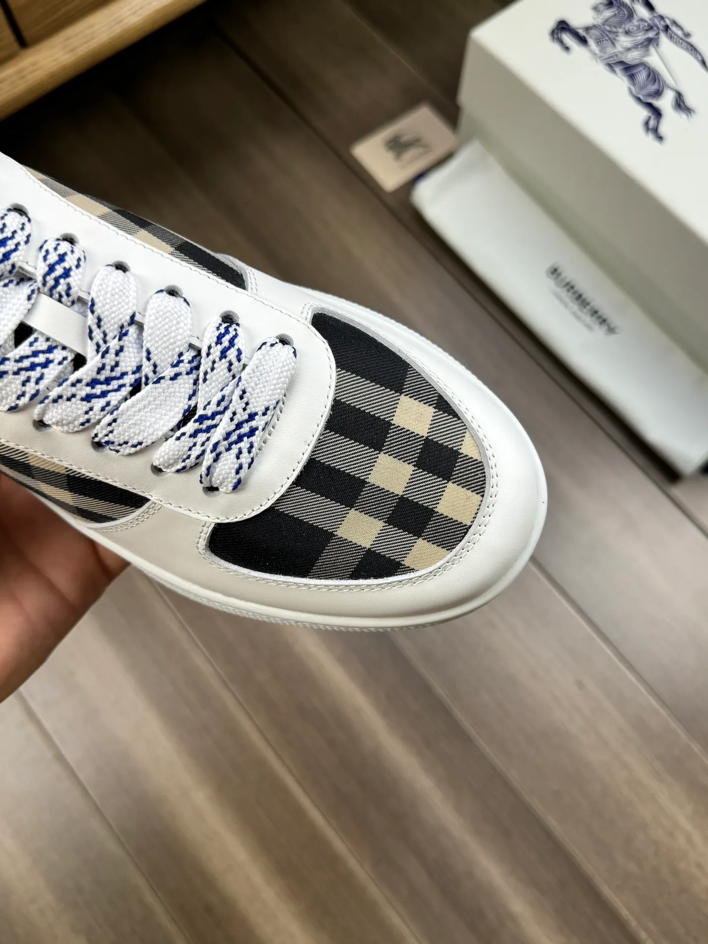 P400 [BURBERRY] Burberry - Upper: imported 🔝 Napa calfskin, brand totem cloth, tongue brand cloth label - Inner lining: canvas lining, - Outsole: rubber; two-color molded outsole - Super high quality control·Fine workmanship: highlighted (high-end·luxury·grade) -Size: 38-44 (Male 45, can be customized)